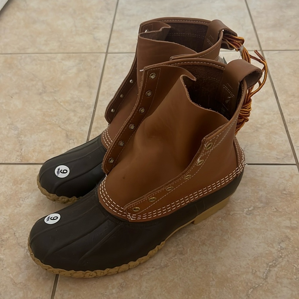 NWT Bean Boots